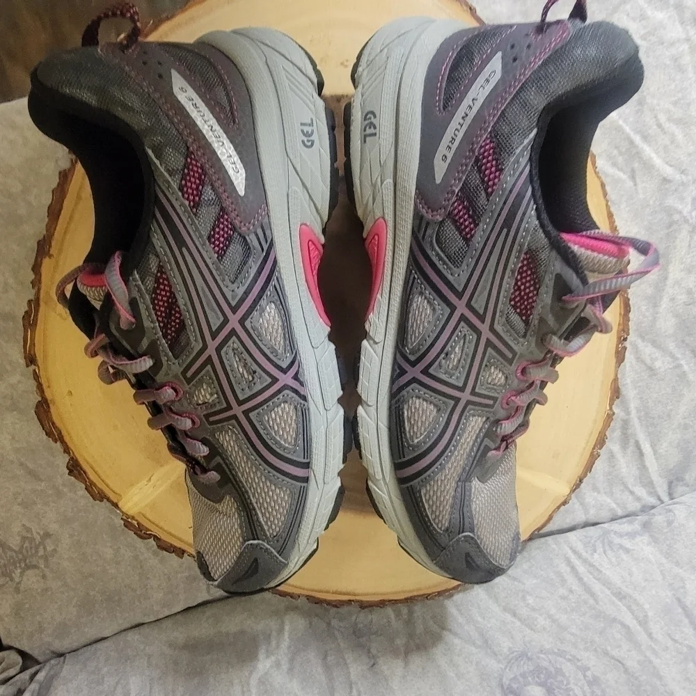 Asics Gel Venture  women's size 7.5 running, walking,training, comfortable. - Picture 4 of 9